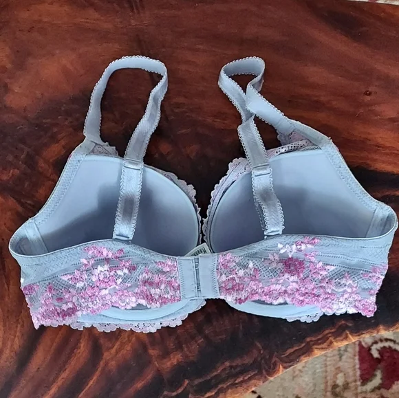 Wacoal Bra.Elegant Lace Trim Bra in Gray and Pink - Picture 2 of 4